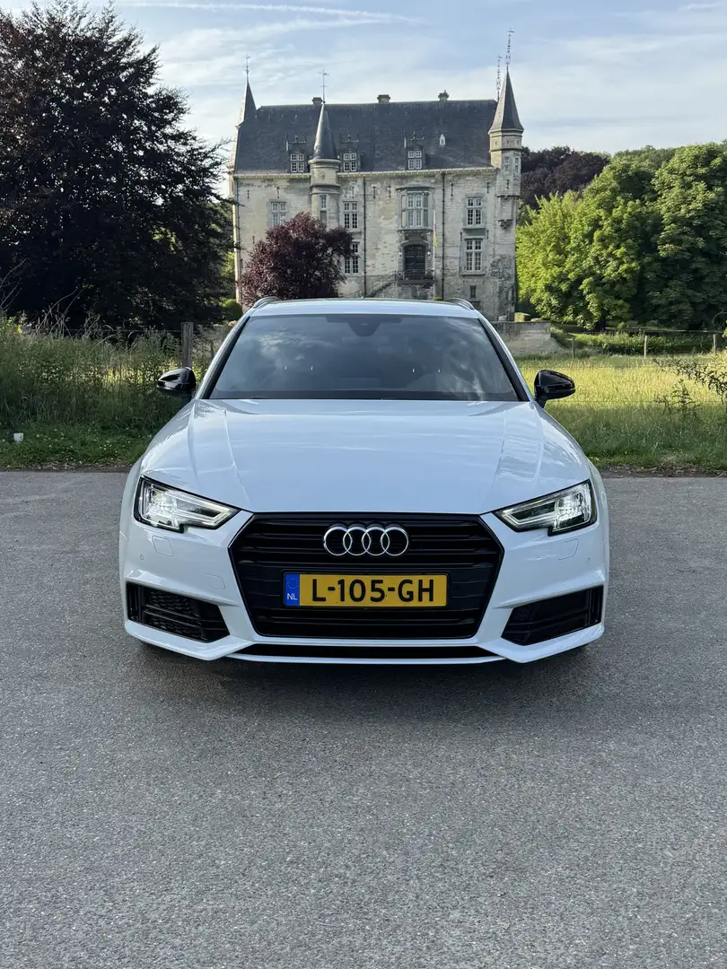 Audi A4 1.4 TFSI S Line - Black Edition Wit - 2