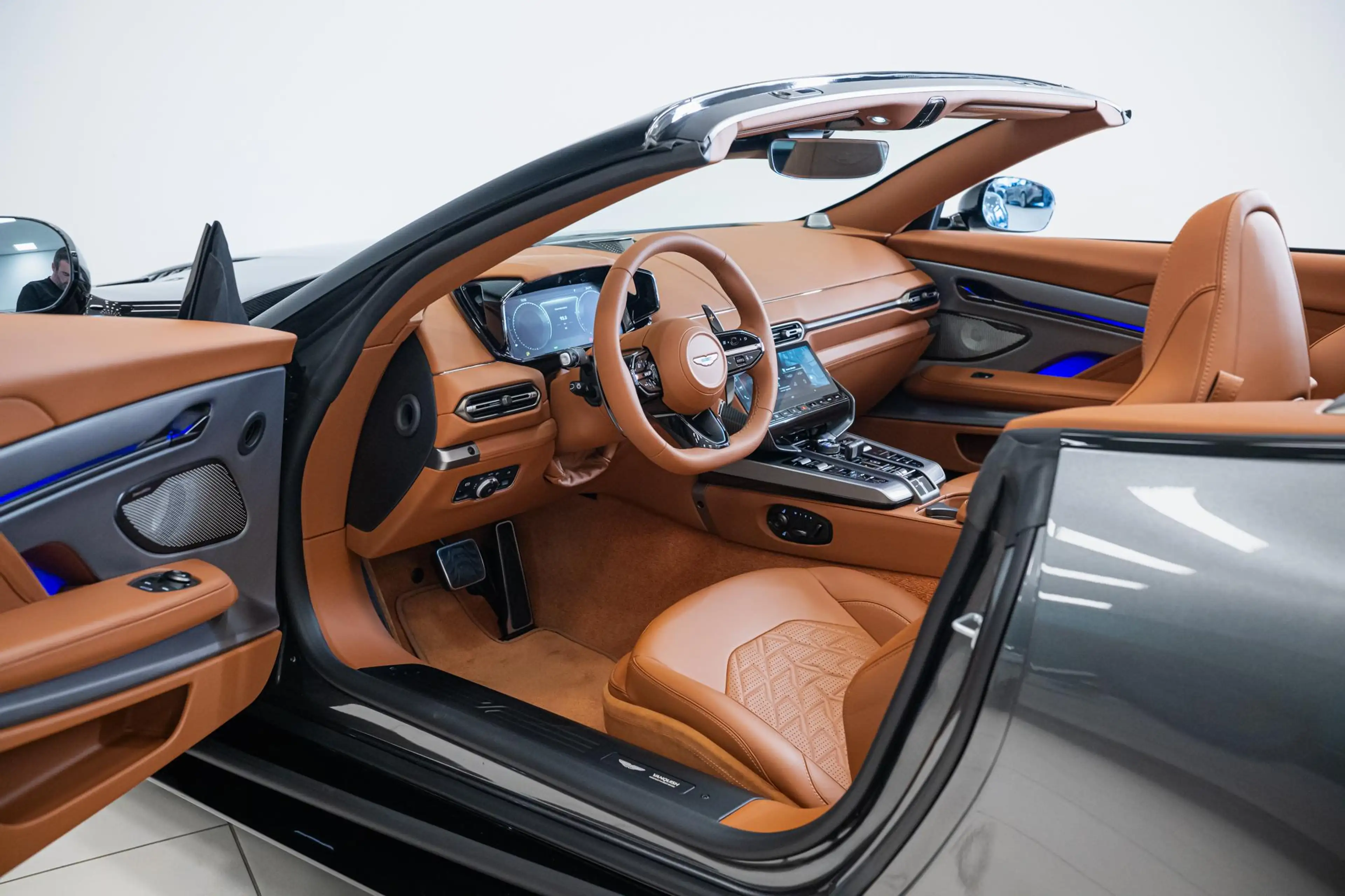 Aston Martin Vanquish Volante | NEW 2026 | Incl. BPM | — photo 9
