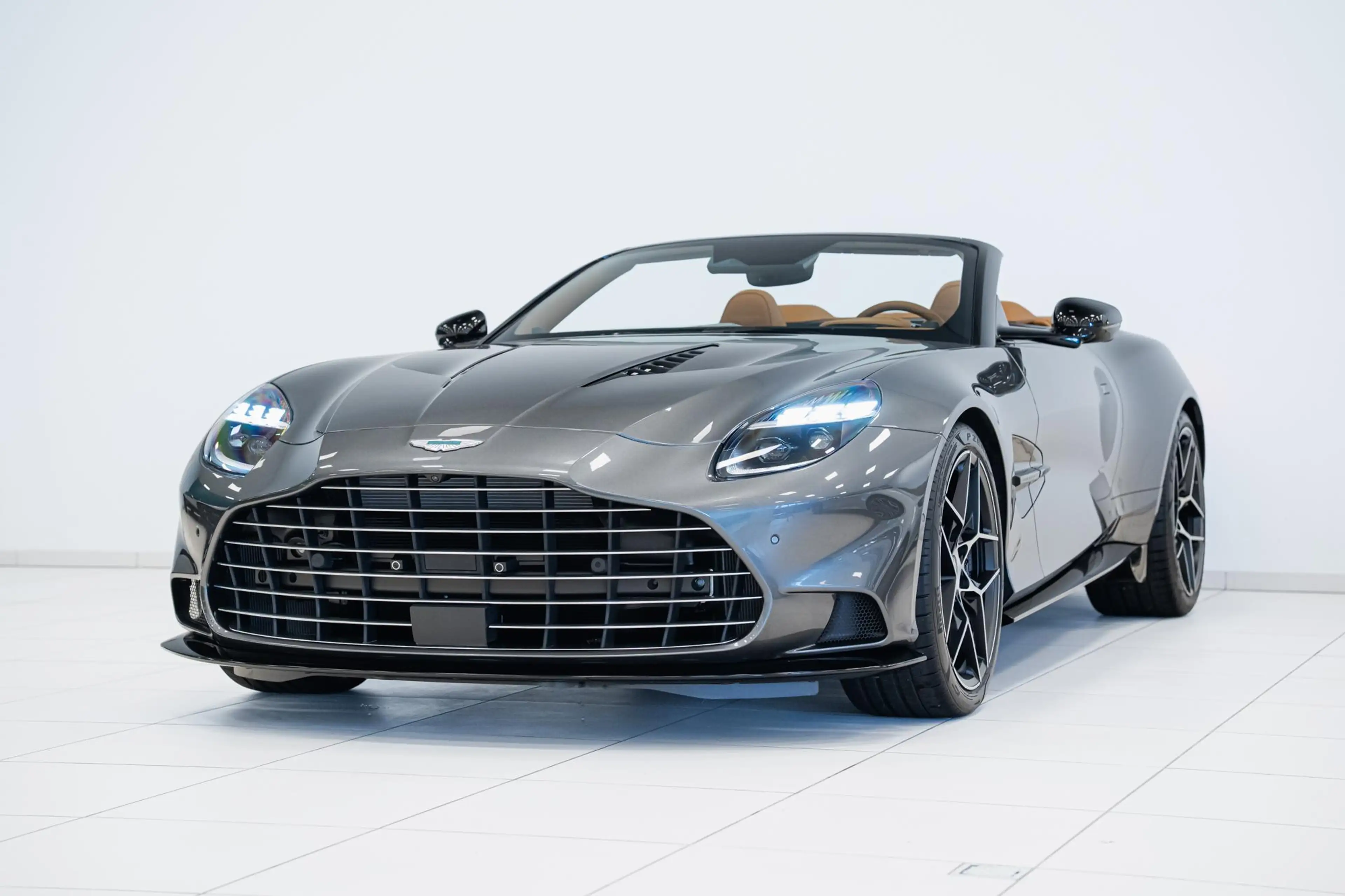 Aston Martin Vanquish Volante | NEW 2026 | Incl. BPM | — photo 8