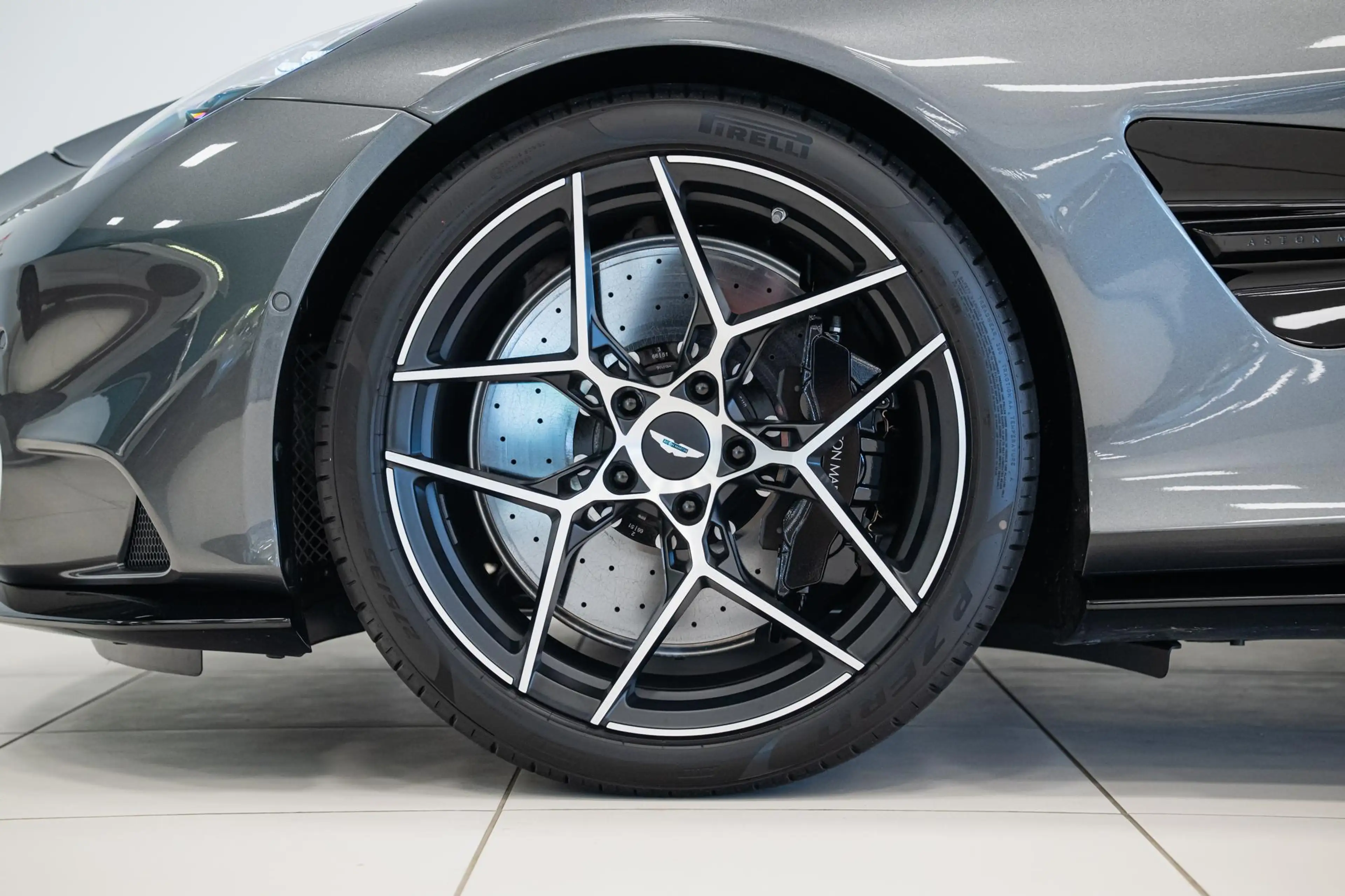 Aston Martin Vanquish Volante | NEW 2026 | Incl. BPM | — photo 15