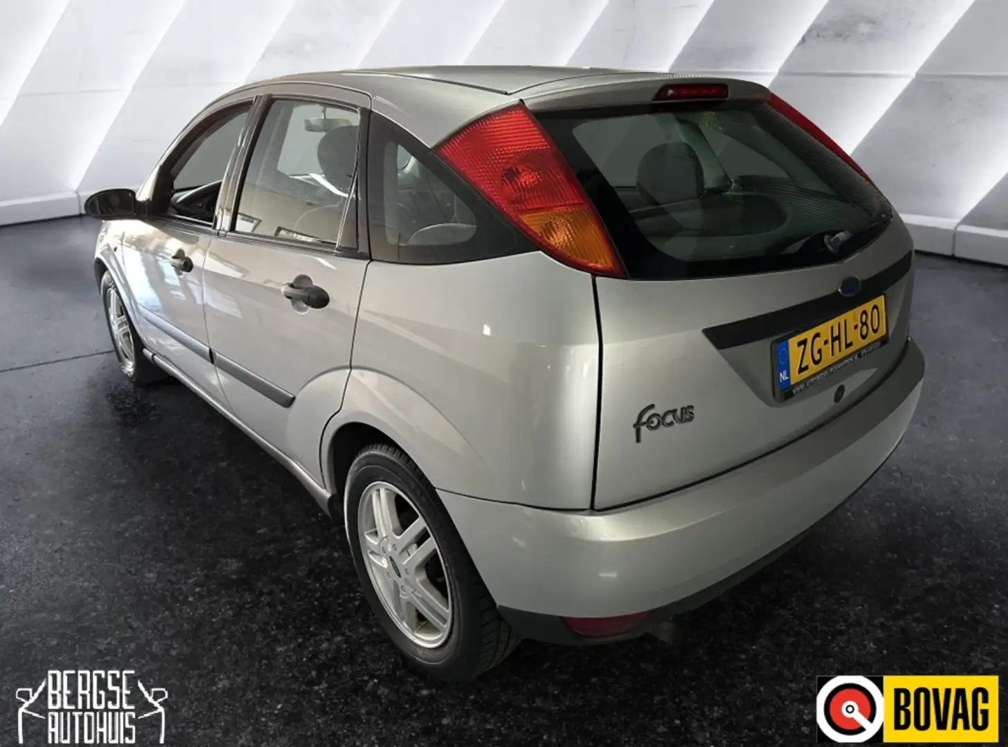 Ford Focus 1.6 16V Trend Inruilknaller! Grijs - 2