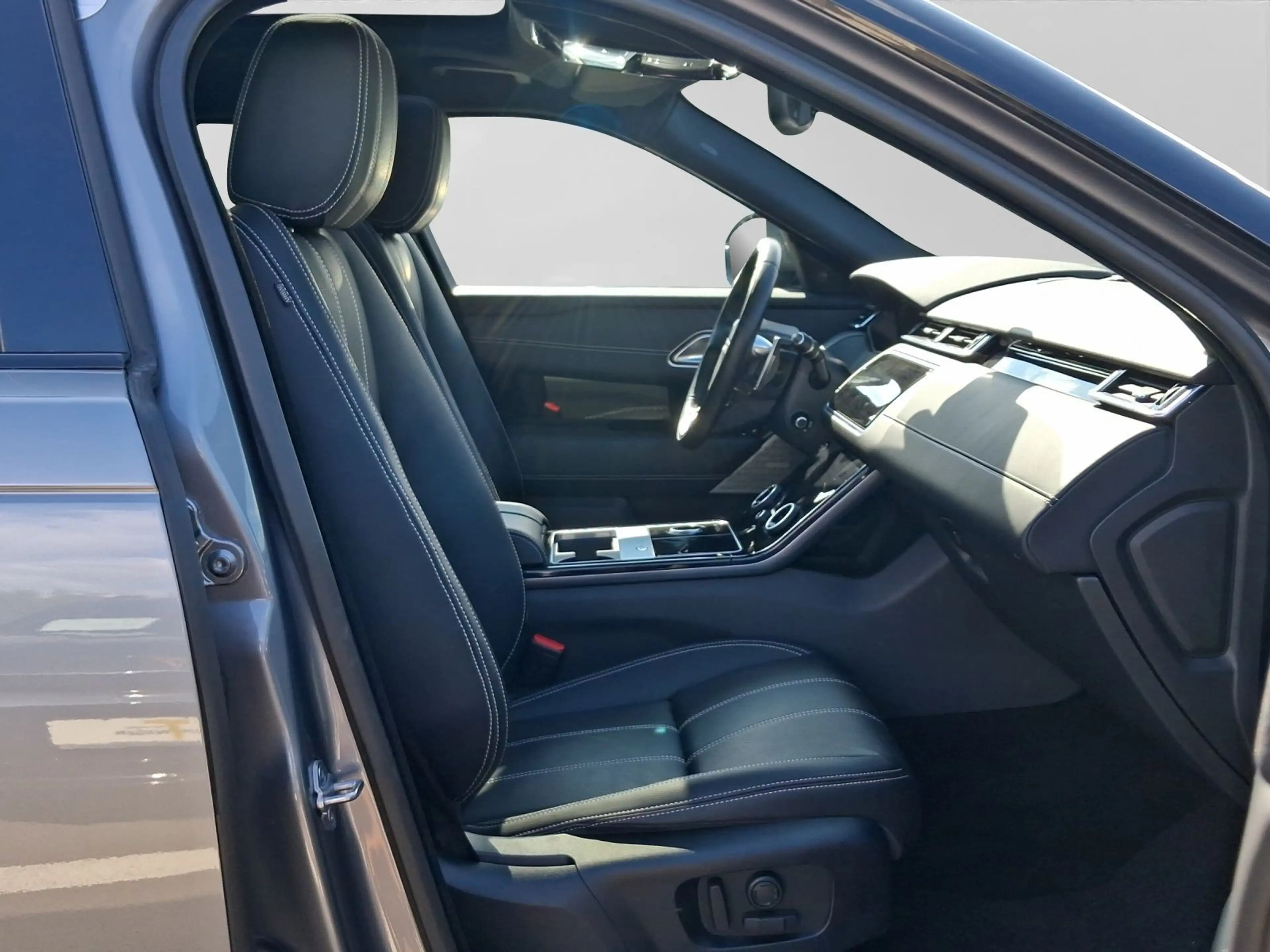 Land Rover Range Rover Velar 3.0d R-DYNAMIC SE PANO LM20 LE — photo 4