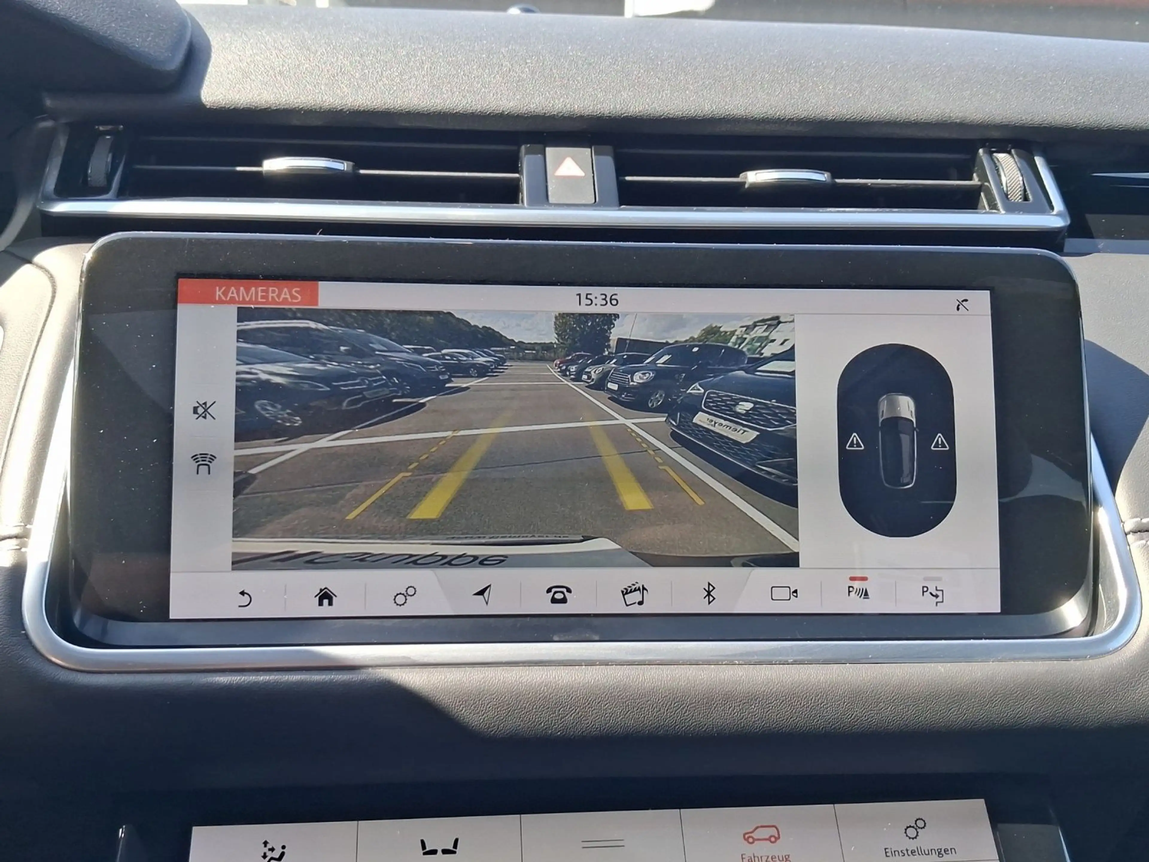 Land Rover Range Rover Velar 3.0d R-DYNAMIC SE PANO LM20 LE — photo 12