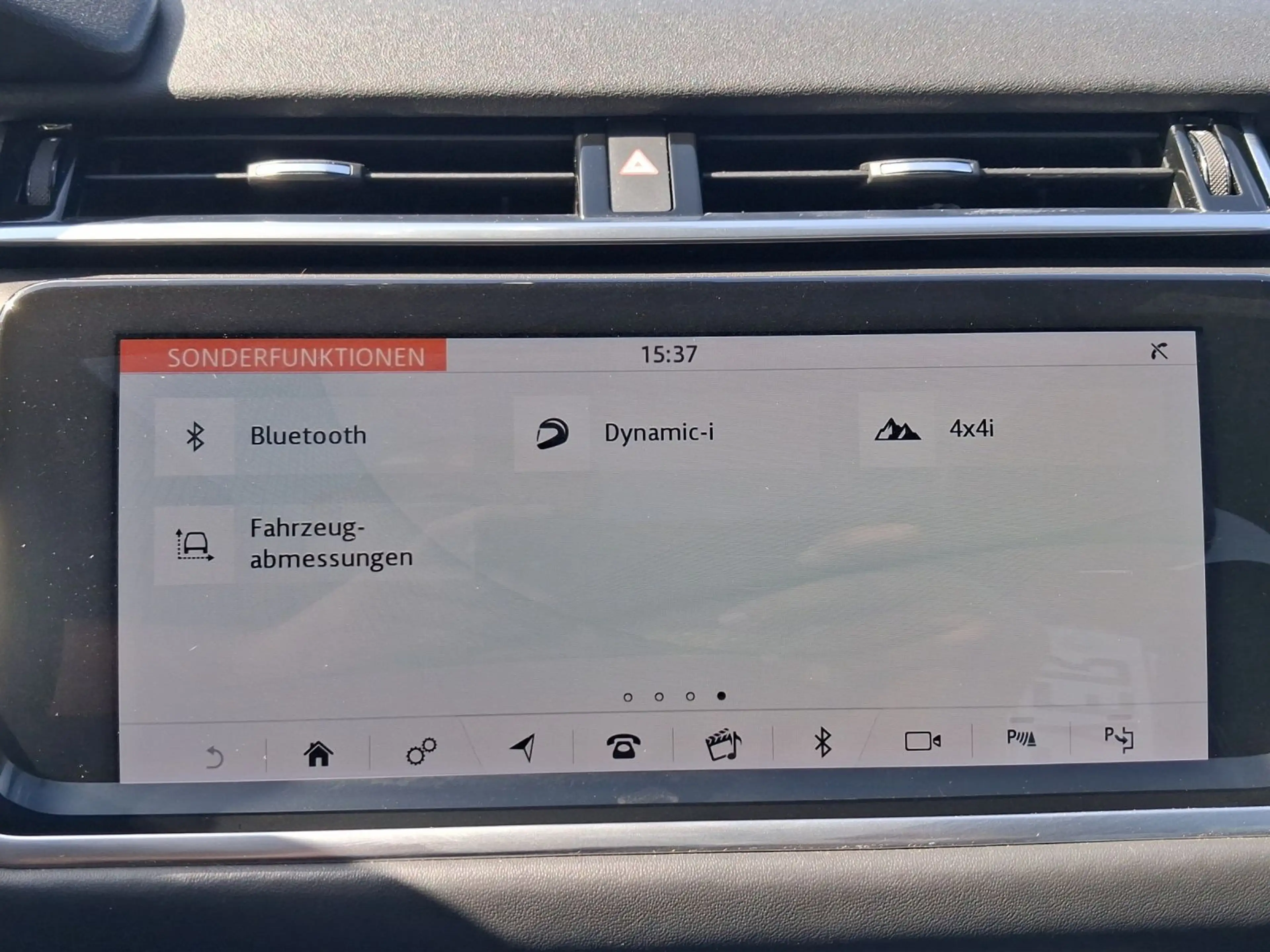 Land Rover Range Rover Velar 3.0d R-DYNAMIC SE PANO LM20 LE — photo 15