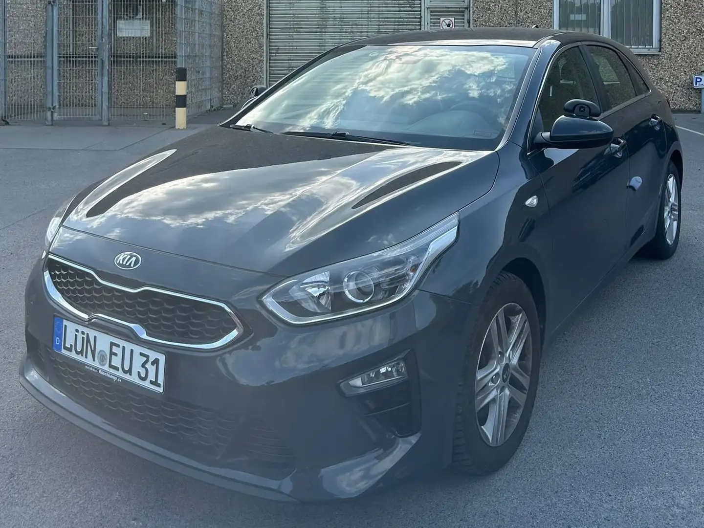 Kia XCeed XCeed Diesel 1.6 CRDi Eco-Dynamics+(48V Mild-Hybri Grau - 2