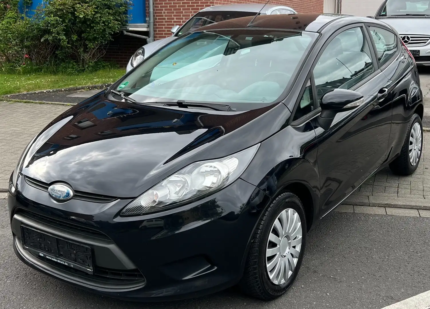 Ford Fiesta Trend 1.HAND TÜV 04/2027 KLIMA ALLWETTER Noir - 1