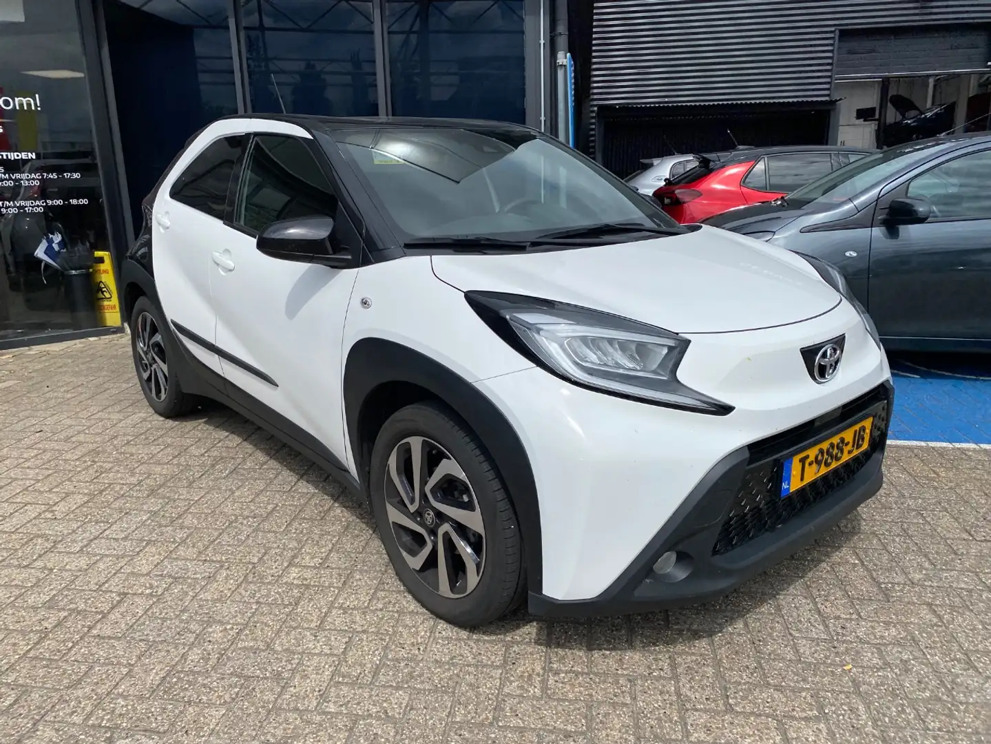 Toyota Aygo X 1.0 VVT-i MT Pulse | Achteruitrijcamera | Airco (a Wit - 2