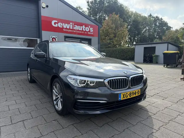 BMW 5 Series view 19