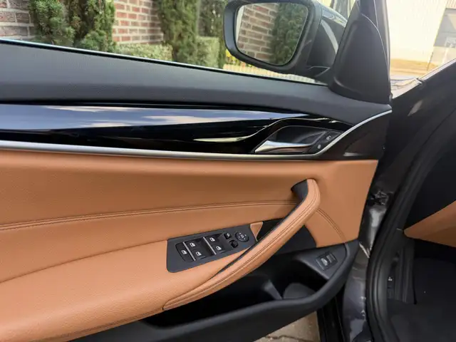 BMW 5 Series view 9