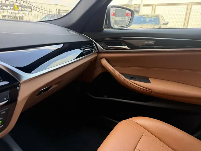 BMW 5 Series view 20