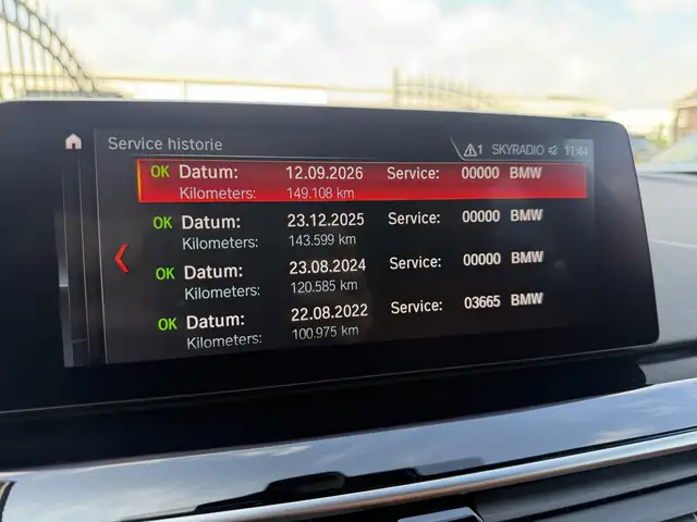 BMW 5 Series view 18