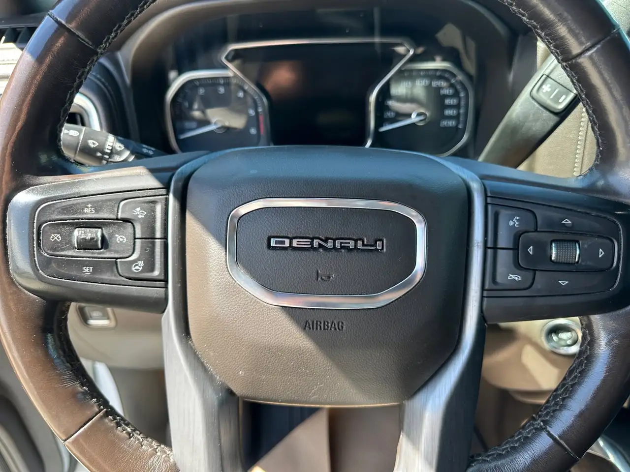 GMC Sierra 1500 photo GMC Sierra 1500