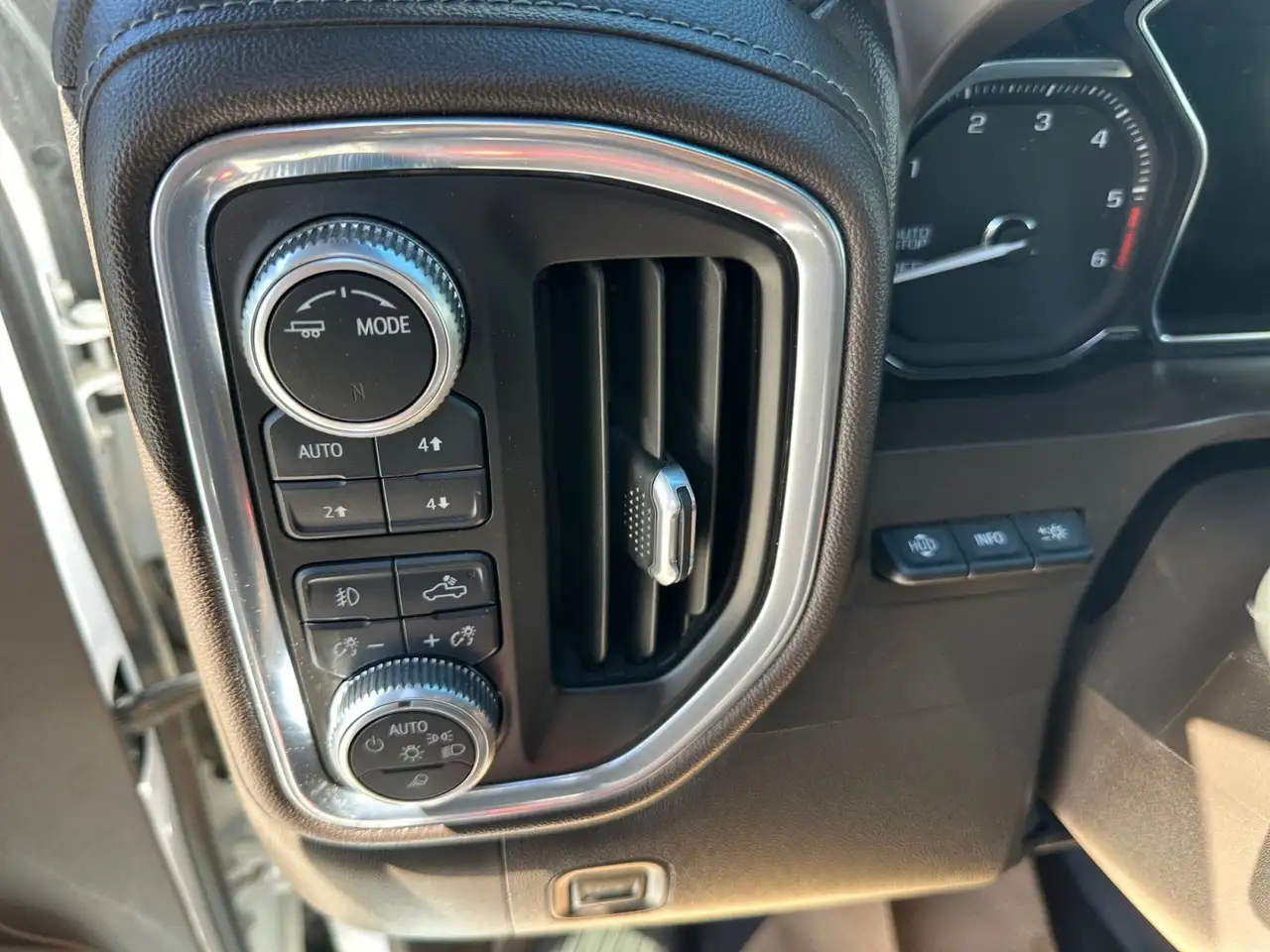 GMC Sierra 1500 photo GMC Sierra 1500