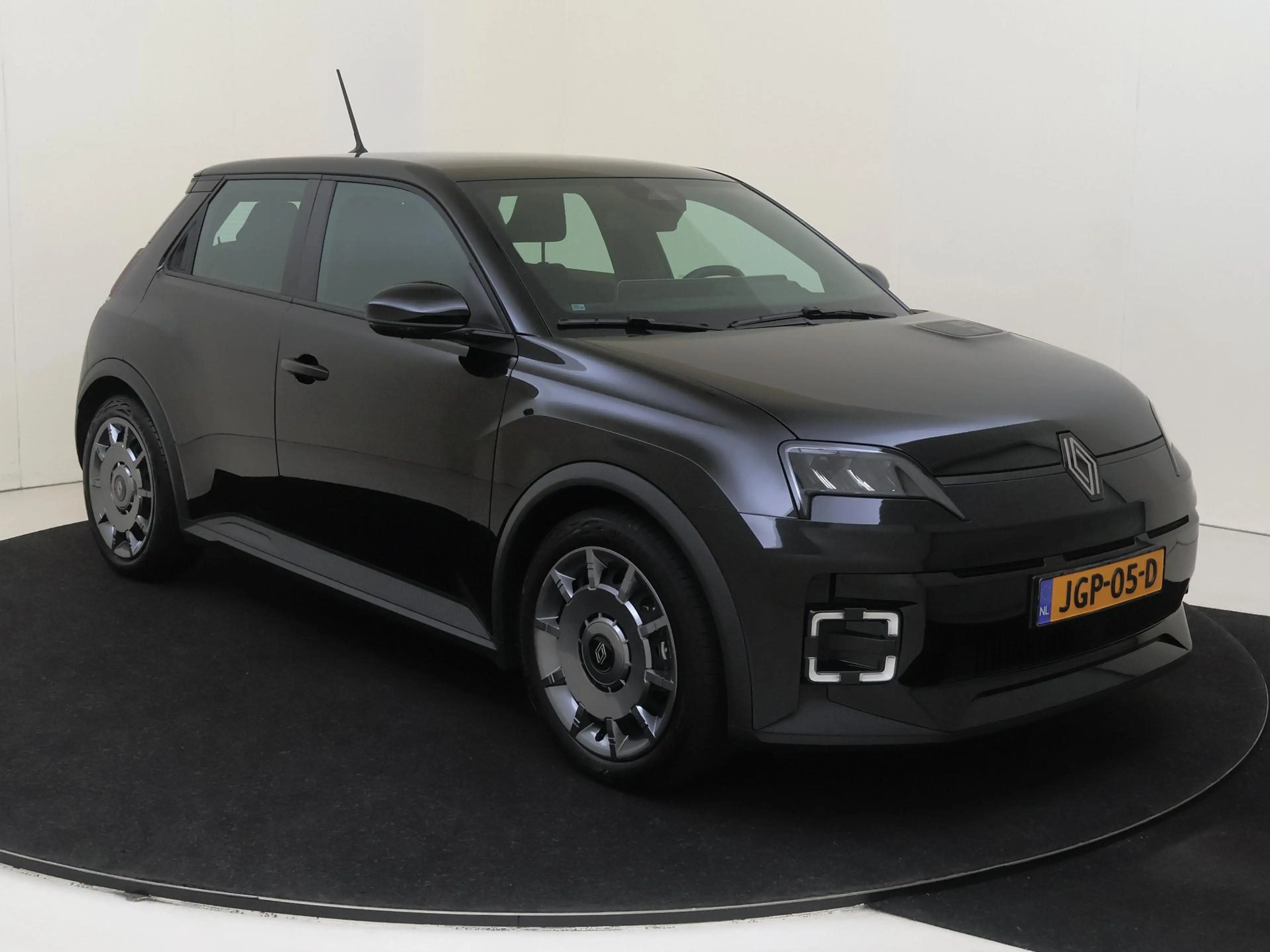 Renault R 5 urban range FIVE 40 kWh |WLTP 305 km| Android Auto — photo 2