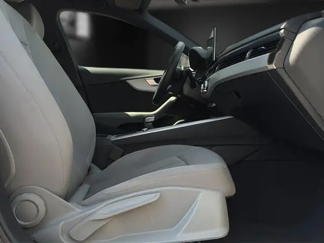 Audi A4 view 14