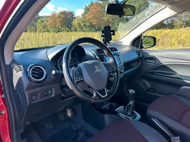 Mitsubishi Space Star view 11