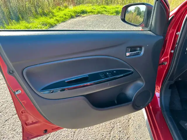 Mitsubishi Space Star view 12