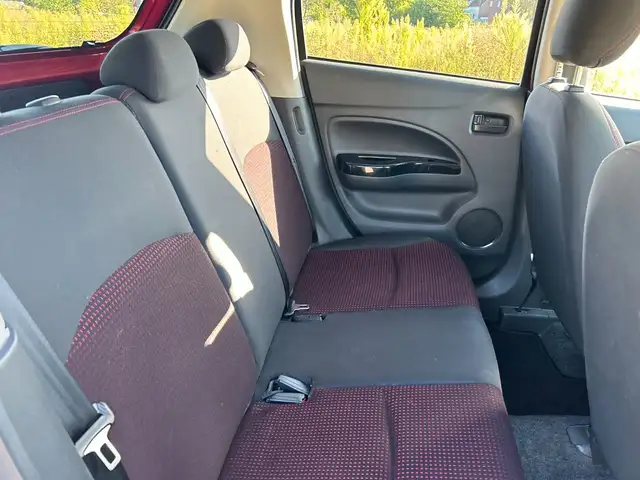 Mitsubishi Space Star view 18