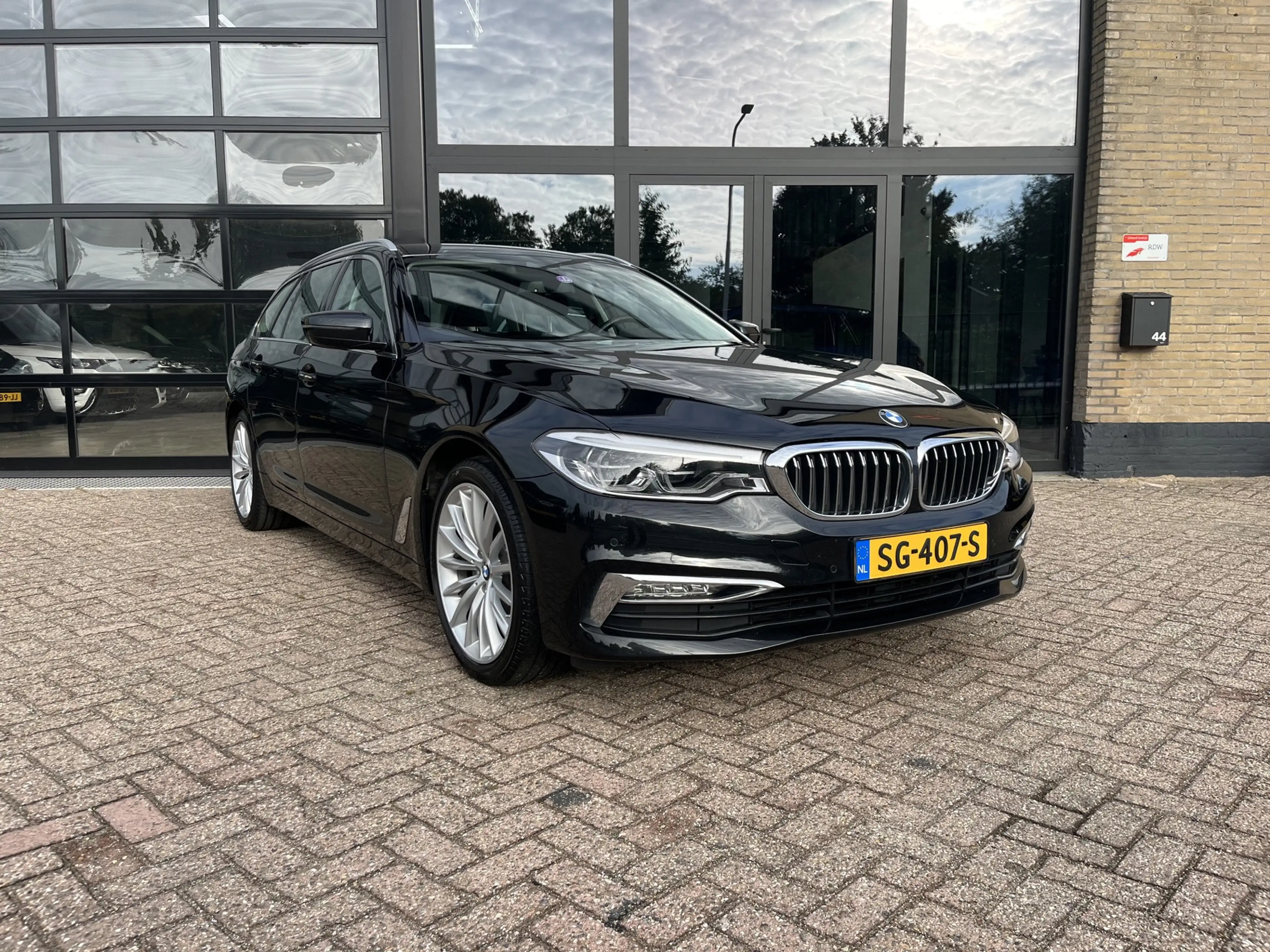 BMW 520 5-serie Touring 520i High Executive luxury Line , — photo 2
