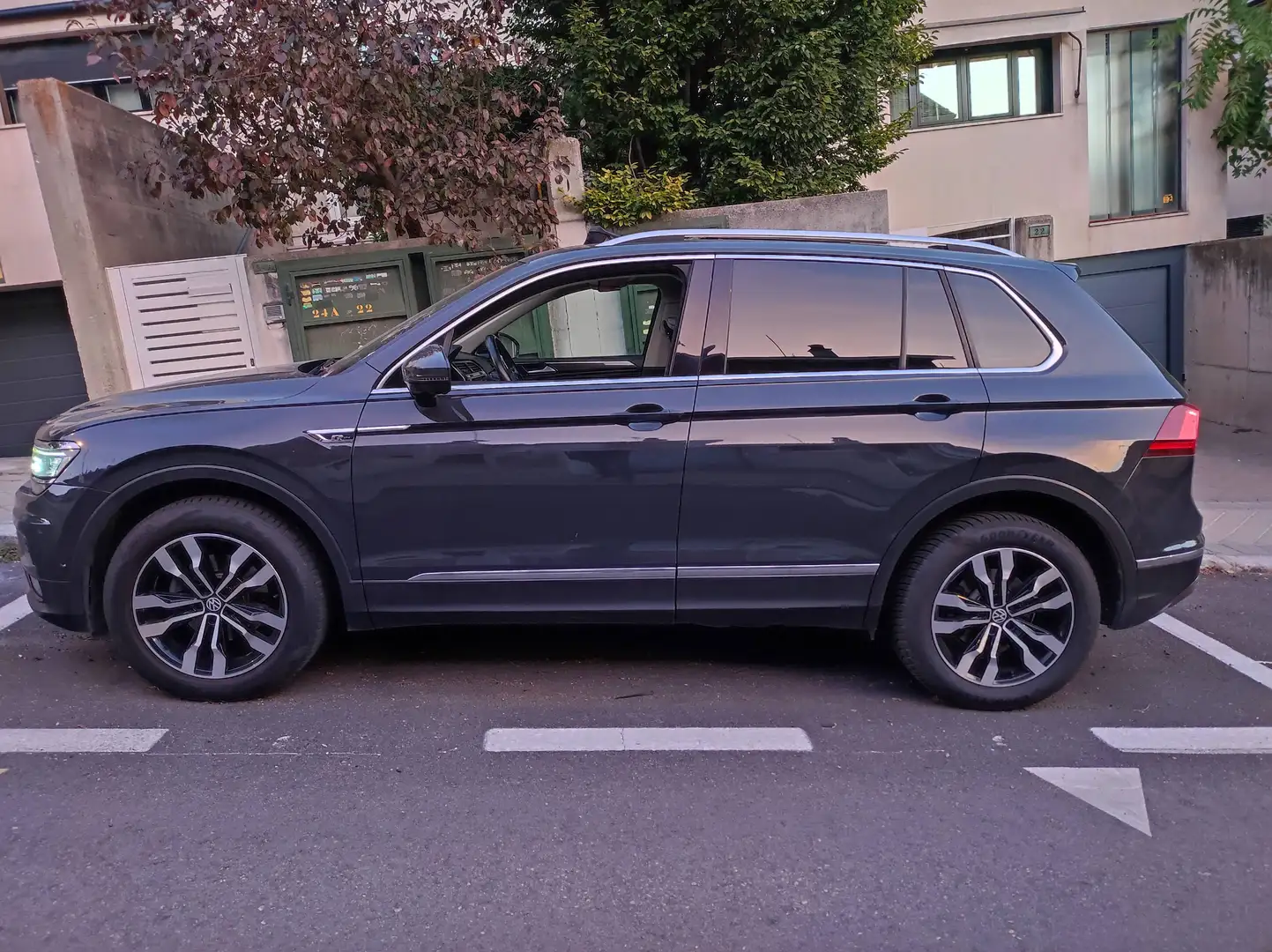 Volkswagen Tiguan Tiguan 2.0TDI Sport 110kW (4.75) Sport Gris - 2