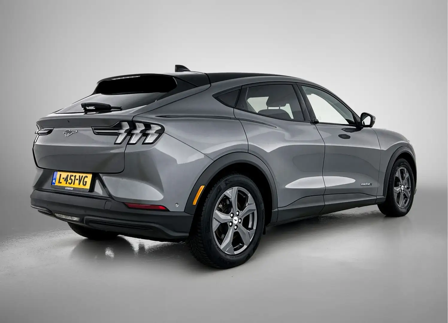Ford Mustang Mach-E Extended RWD 98 kWh | Origineel NL! | NAP! Gris - 2