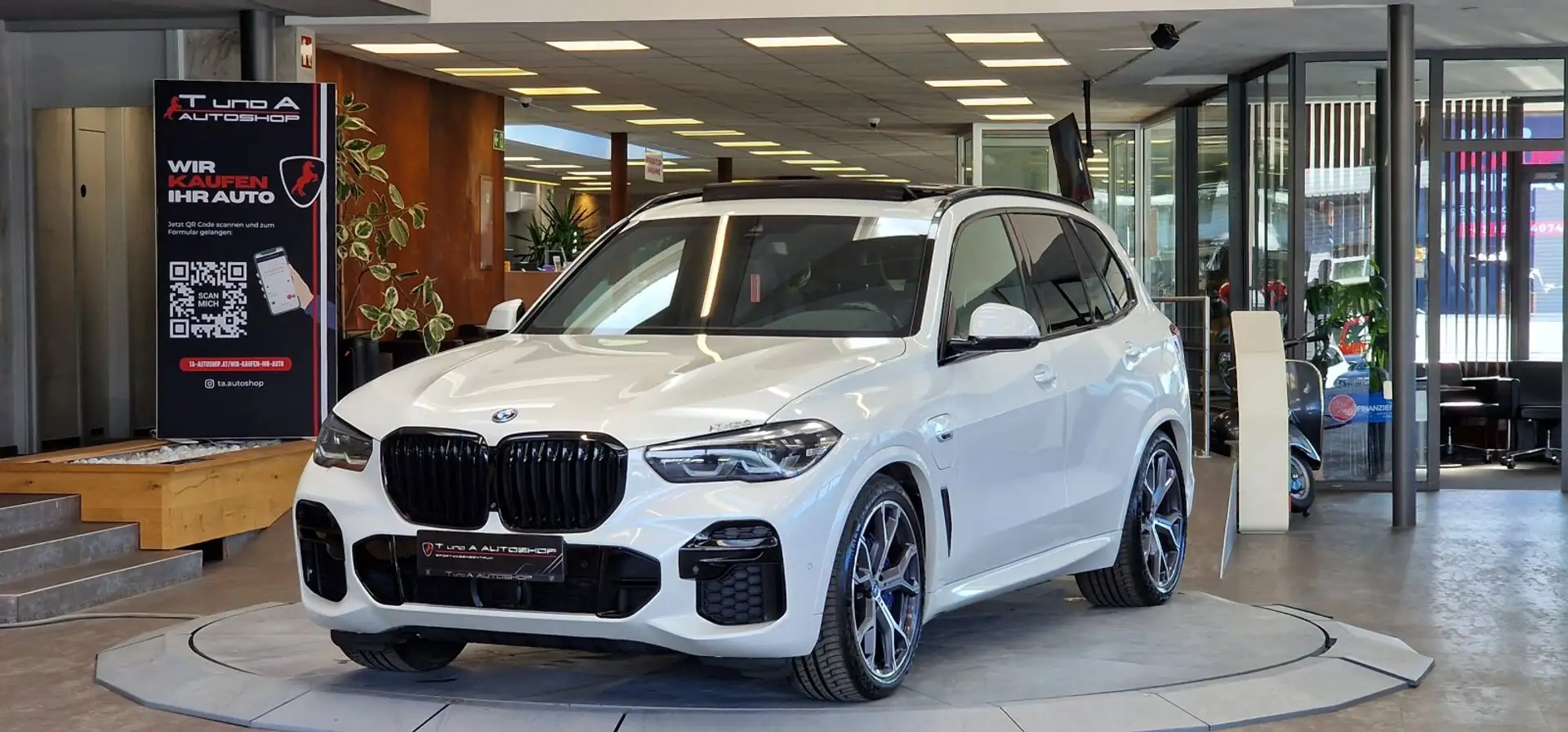 BMW X5 xDrive45e M Sportpaket HYBRID Aut. *Pano*Luftfeder Weiß - 1