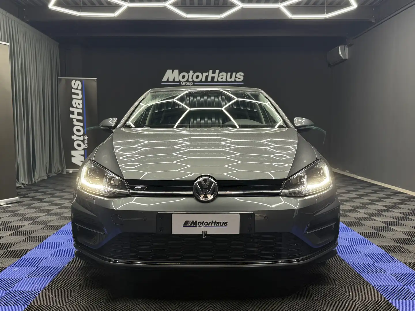 Volkswagen Golf 2.0 R-Line 150cv Grau - 2