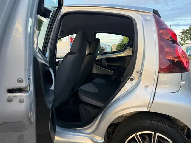 Peugeot 107 view 12