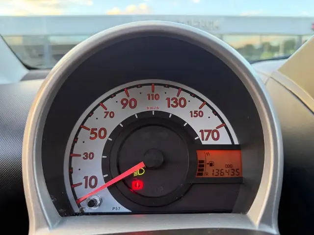 Peugeot 107 view 8