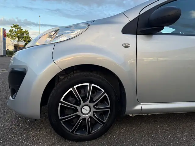 Peugeot 107 view 6