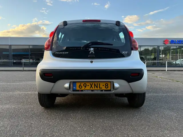 Peugeot 107 view 3