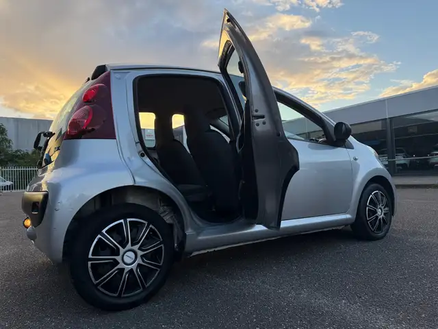 Peugeot 107 view 13