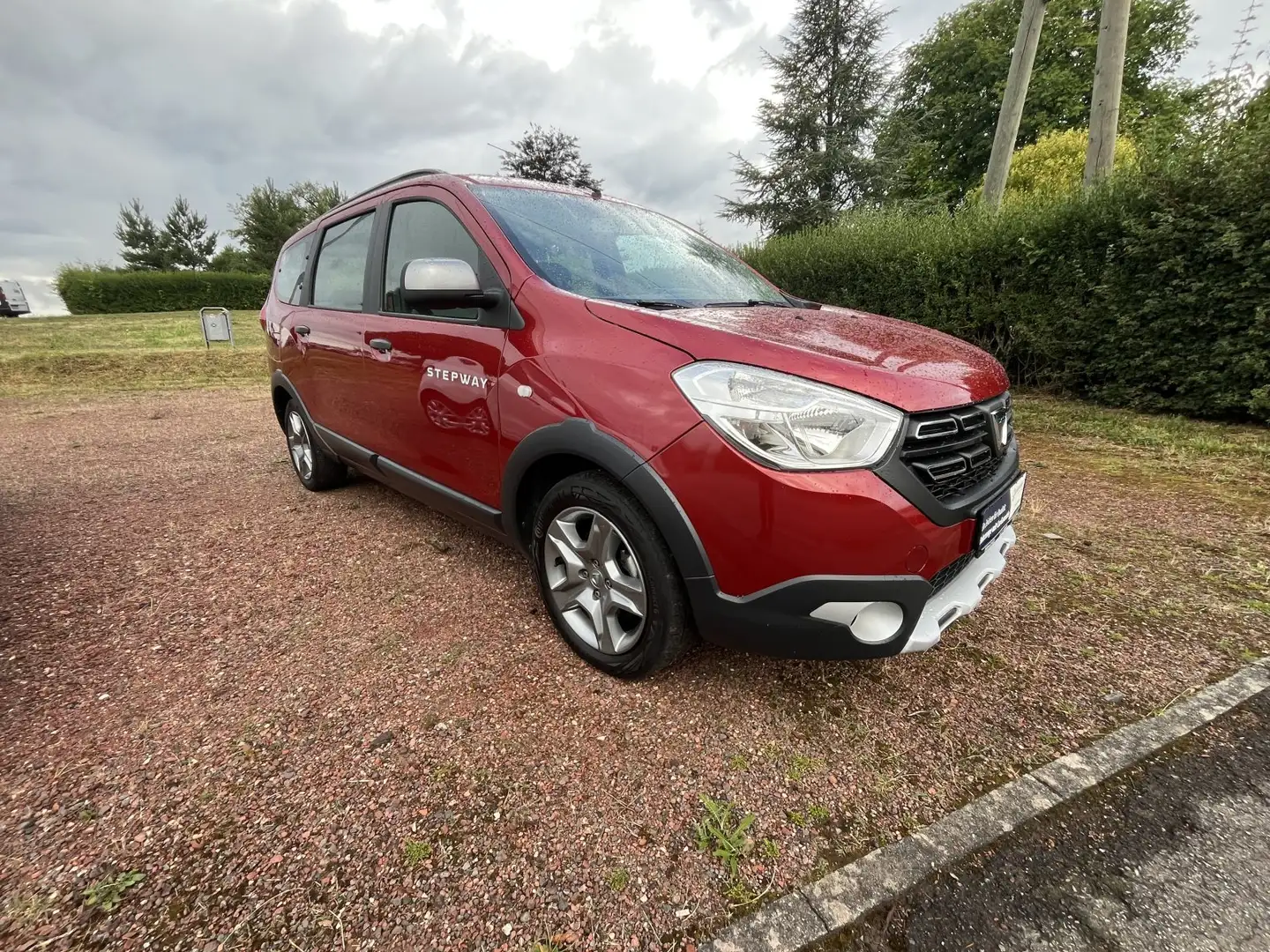 Dacia Lodgy TCe 130 GPF Stepway 7Sitzer Червоний - 2
