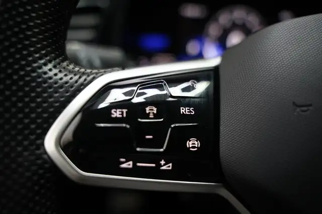 Volkswagen T-Roc view 19
