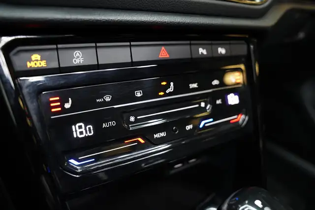 Volkswagen T-Roc view 15