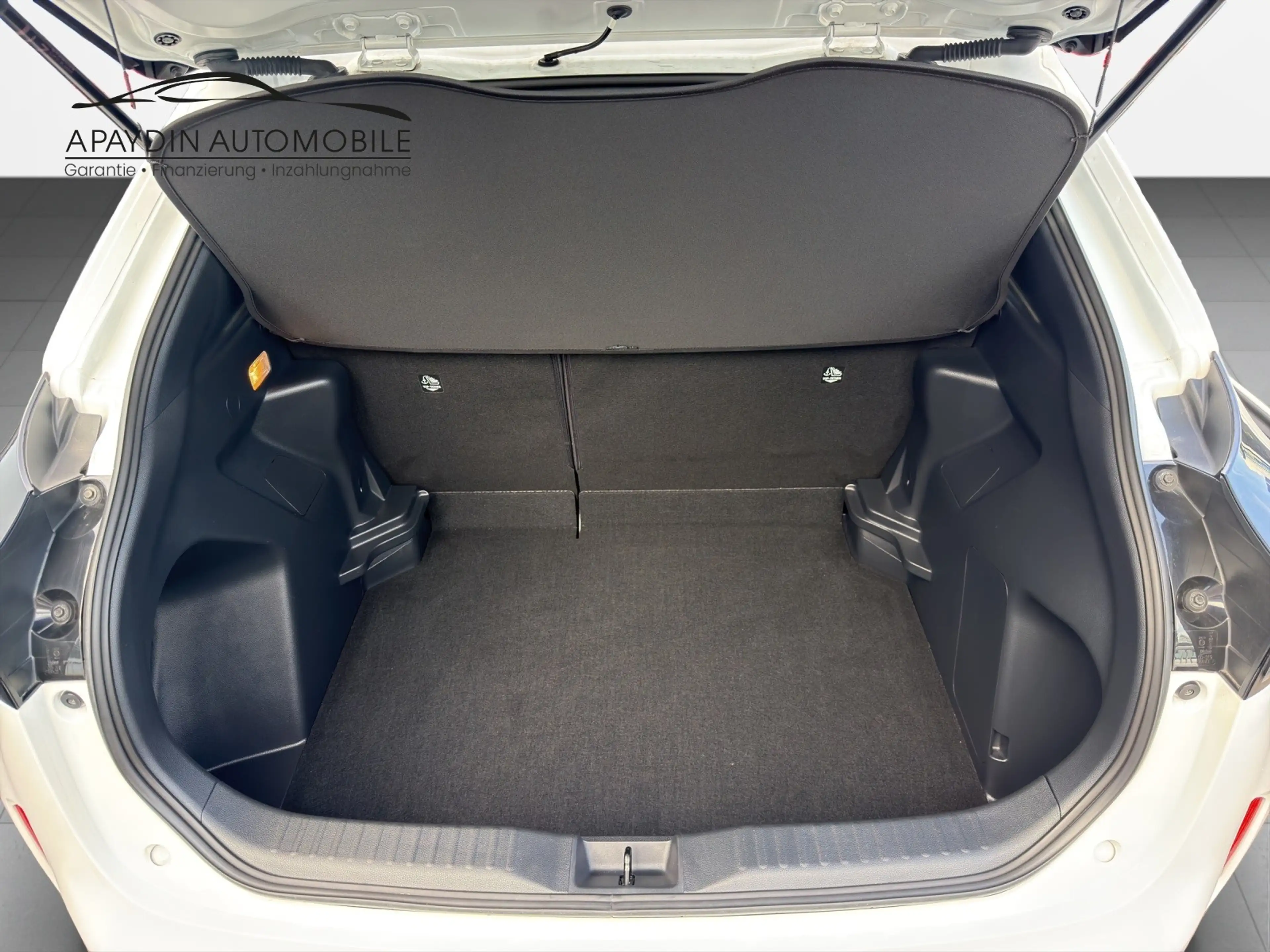 Toyota Yaris Cross Hybrid FWD Basis ACC/LED/LHZ/SHZ/WINTERPAKET/R-KAMERA/SPUR — photo 16