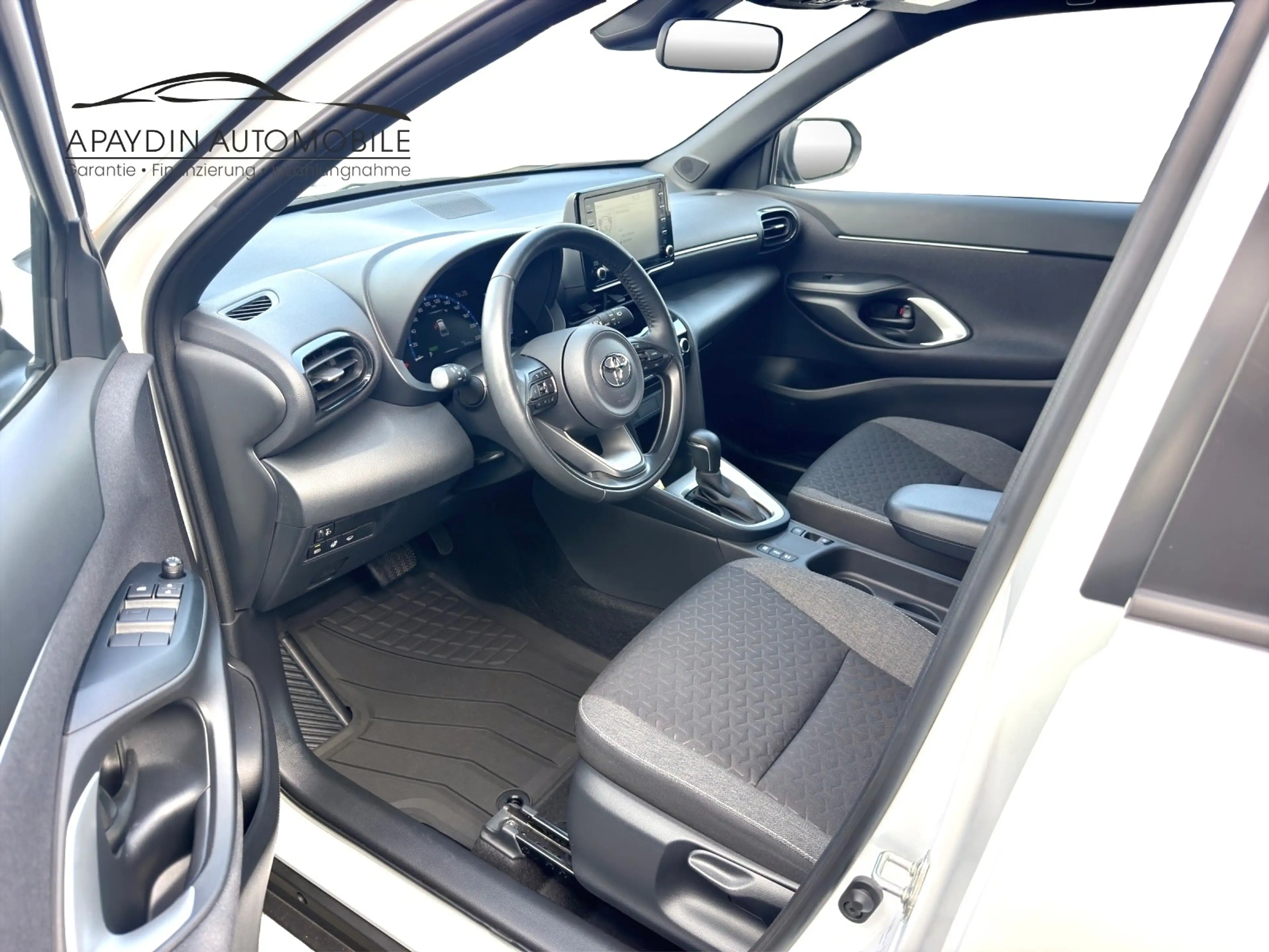 Toyota Yaris Cross Hybrid FWD Basis ACC/LED/LHZ/SHZ/WINTERPAKET/R-KAMERA/SPUR — photo 14