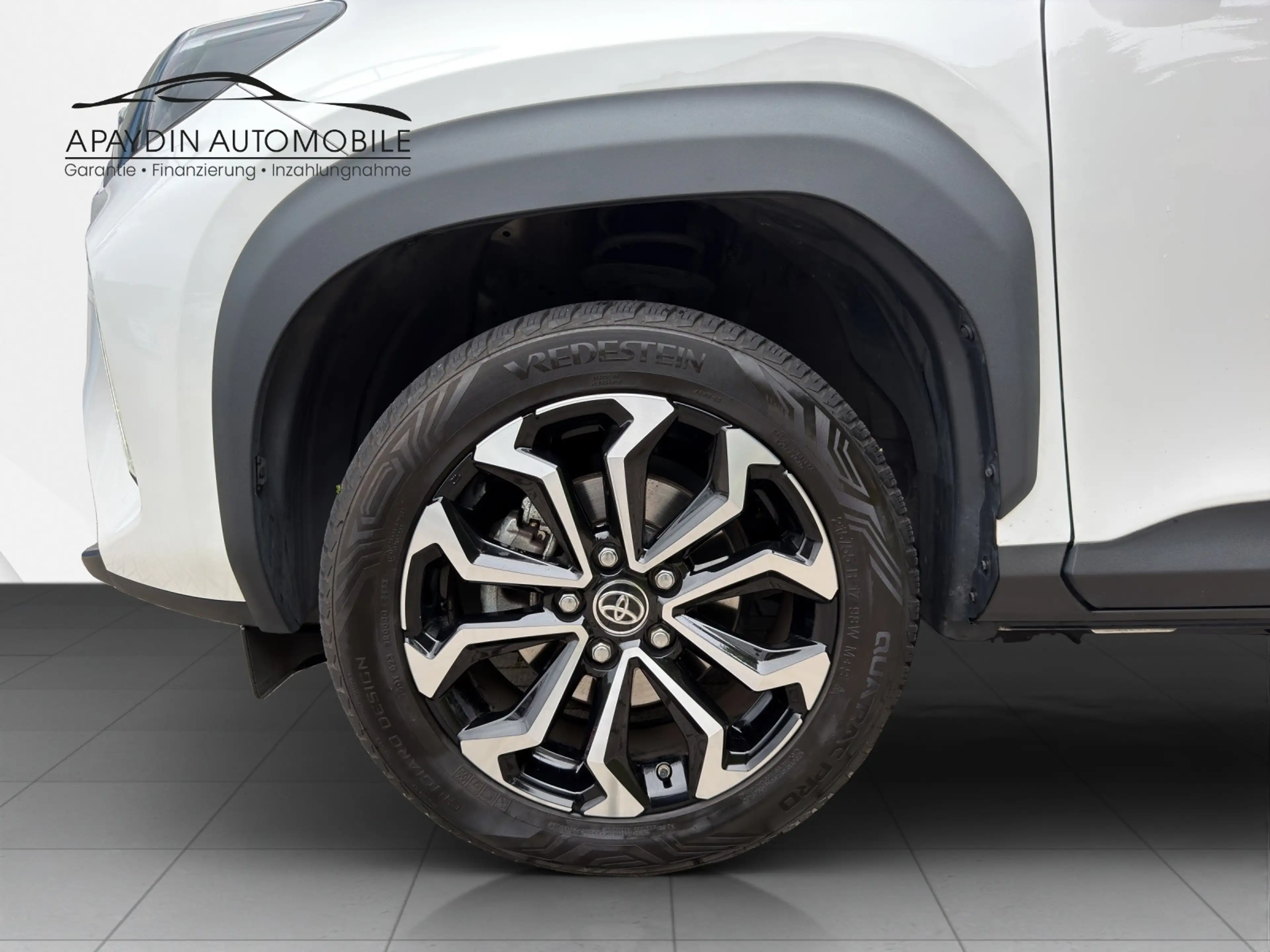 Toyota Yaris Cross Hybrid FWD Basis ACC/LED/LHZ/SHZ/WINTERPAKET/R-KAMERA/SPUR — photo 12