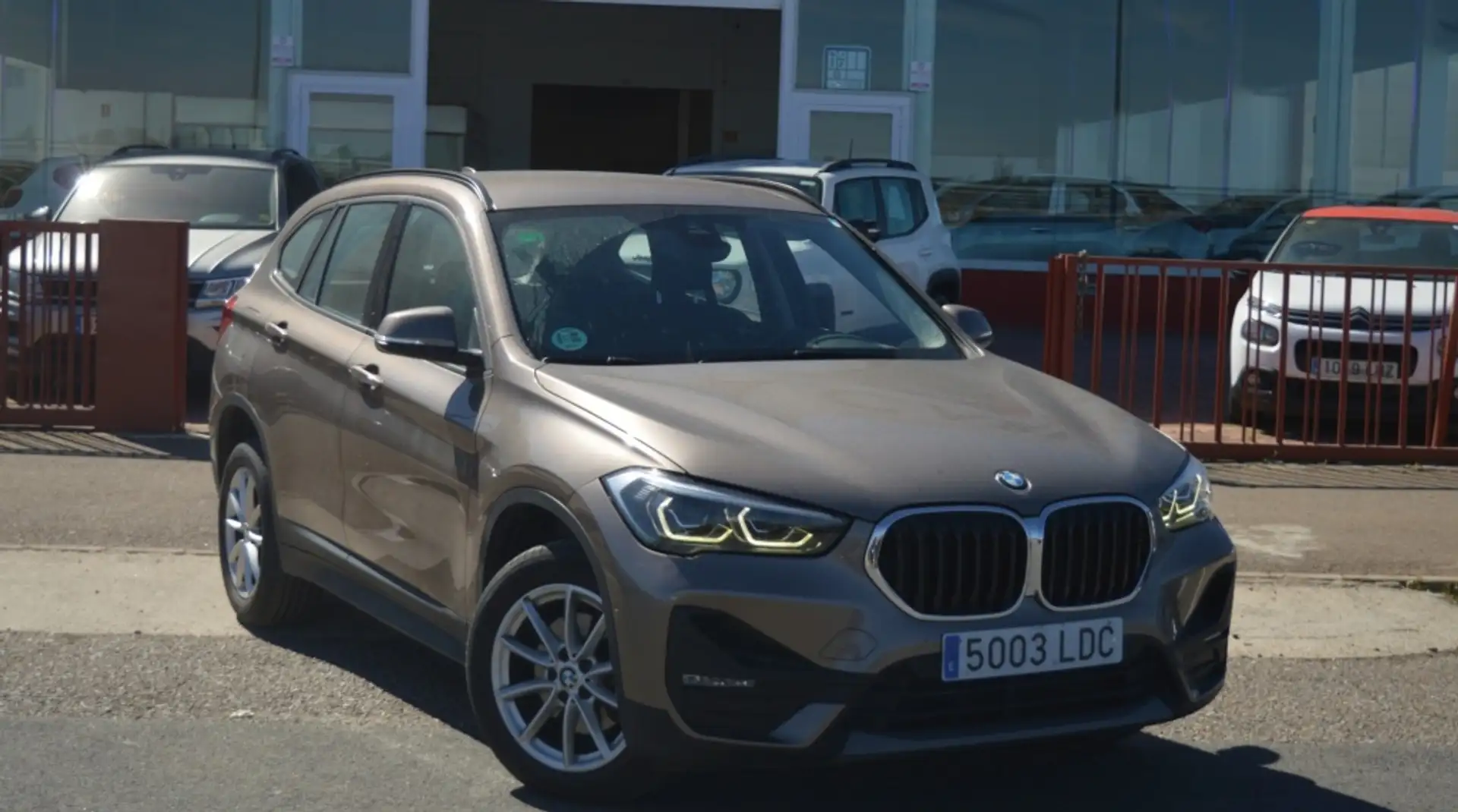 BMW X1 sDrive 18dA Business Beige - 2