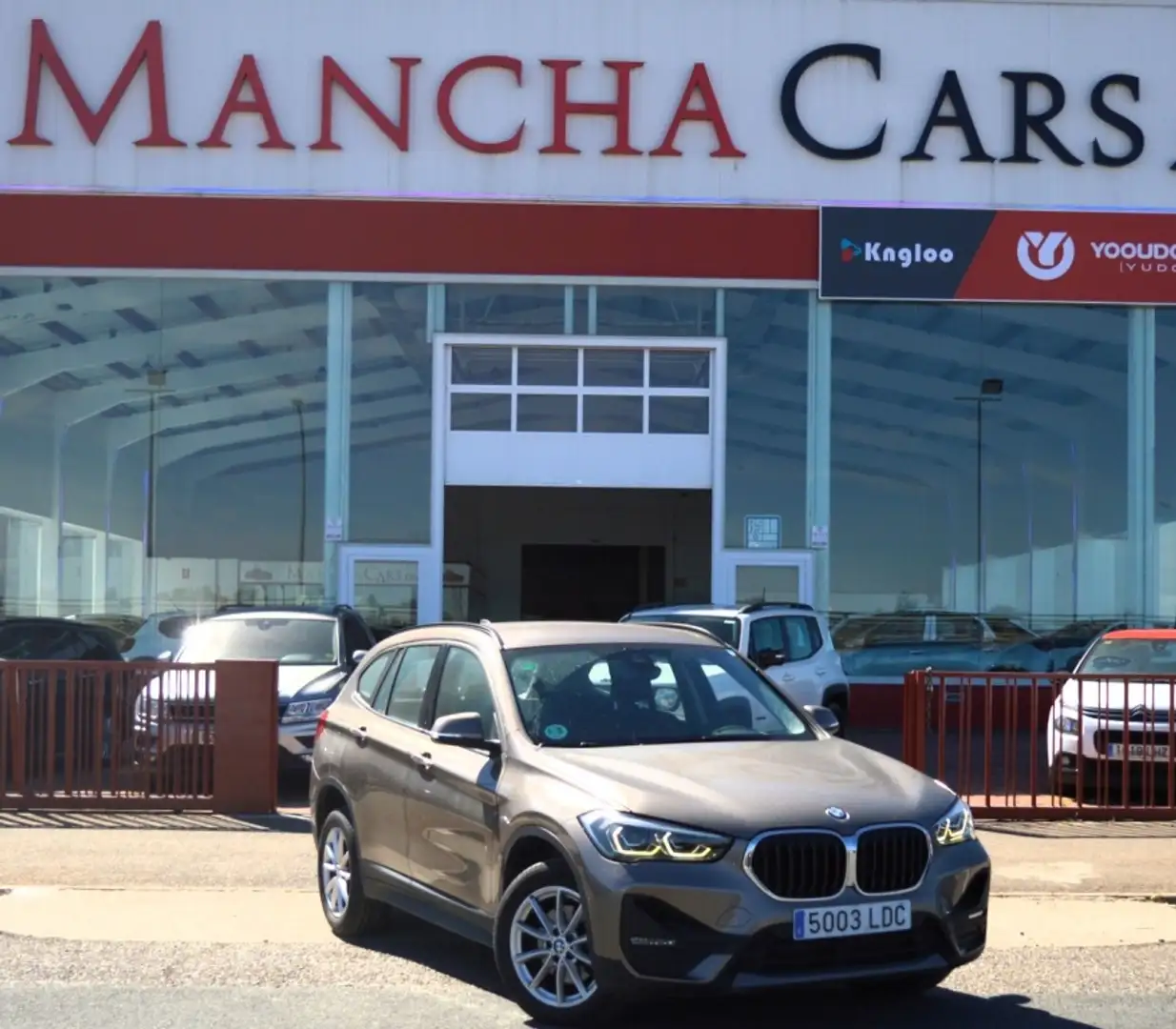 BMW X1 sDrive 18dA Business Beige - 1