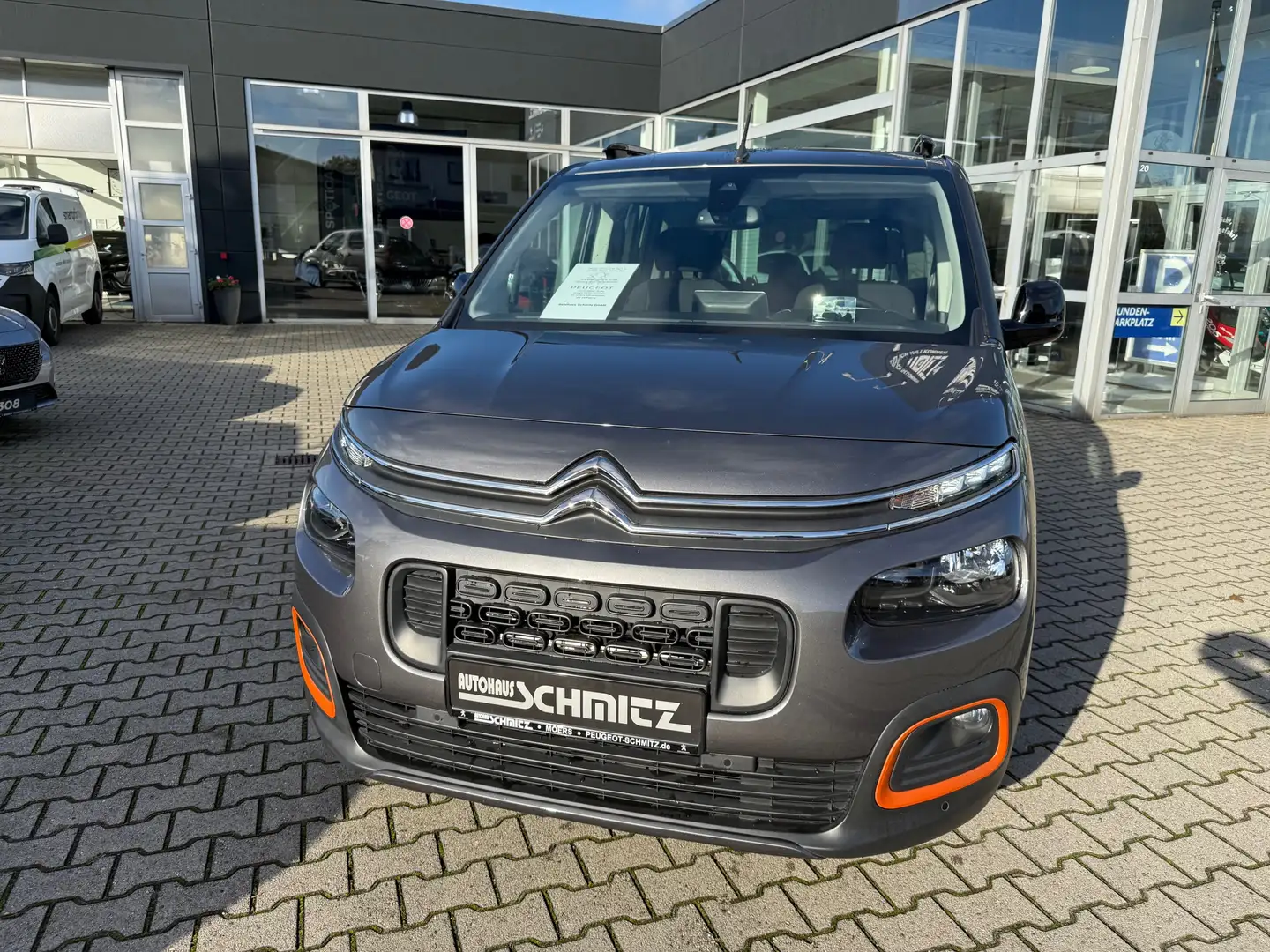 Citroen Berlingo Shine XTR Paket 1.2 PT130 EAT8Panoramadach, Naviga Grau - 2