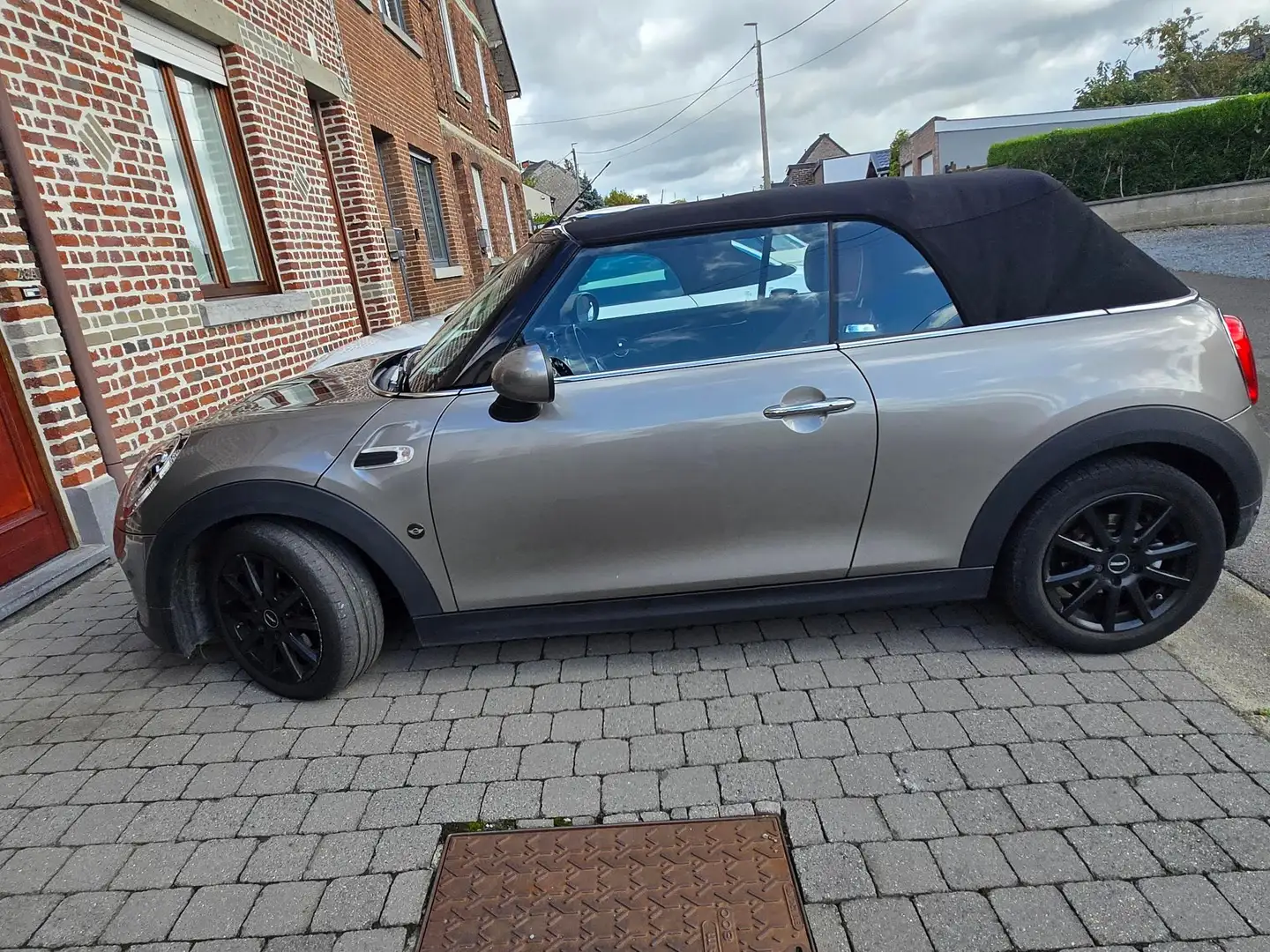 MINI Cooper D Cabrio Mini Cabriolet 1.5 D Cooper Beige - 1