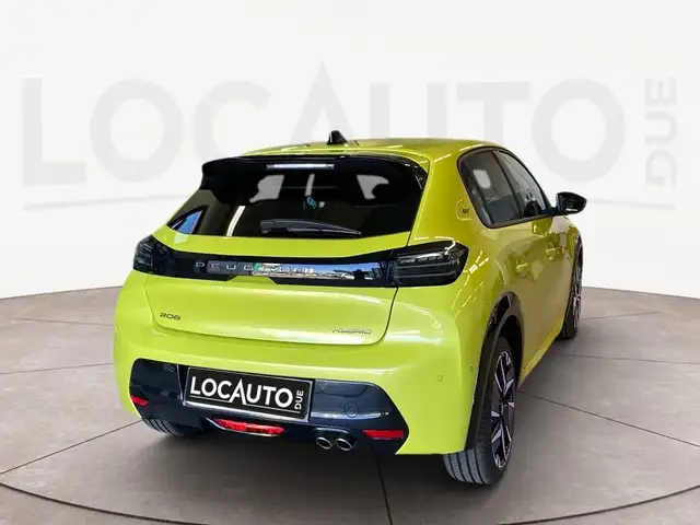 Peugeot 208 view 4