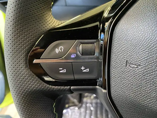 Peugeot 208 view 12