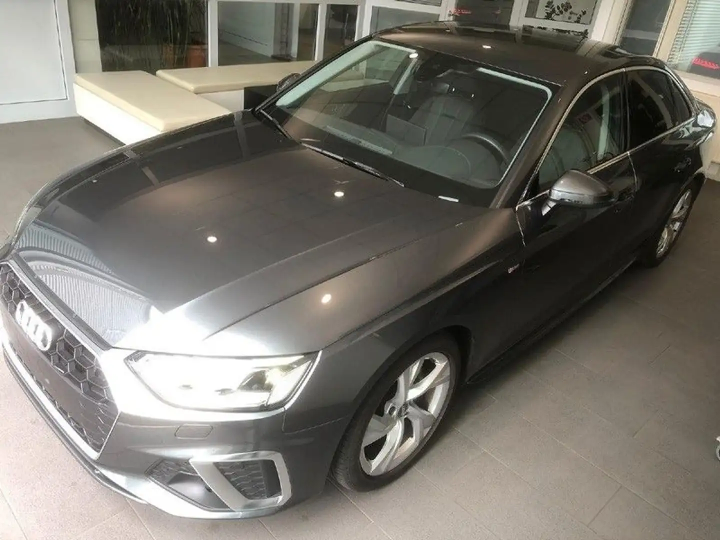 Audi A4 35 TFSI S line Grau - 1