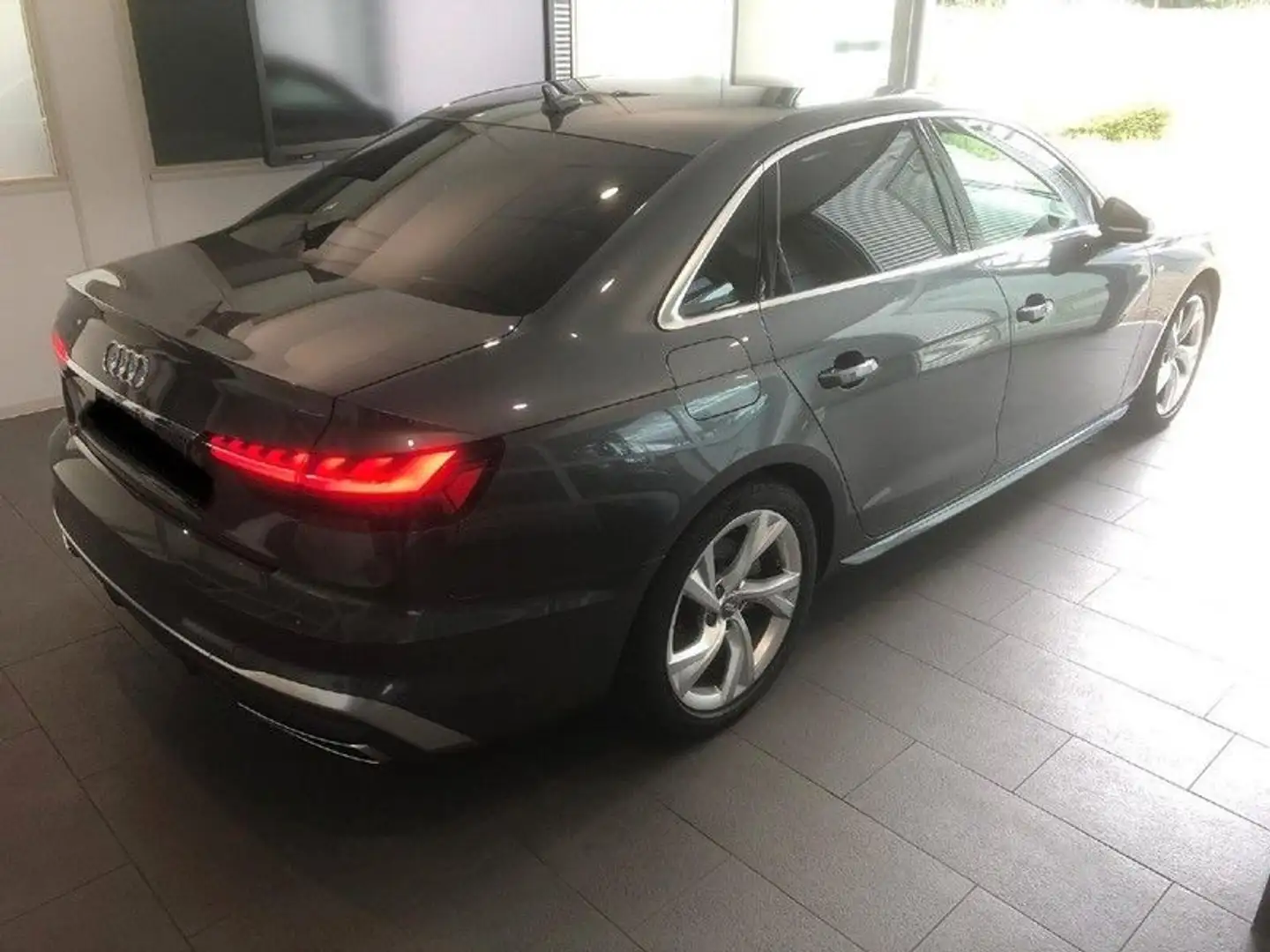 Audi A4 35 TFSI S line Grau - 2