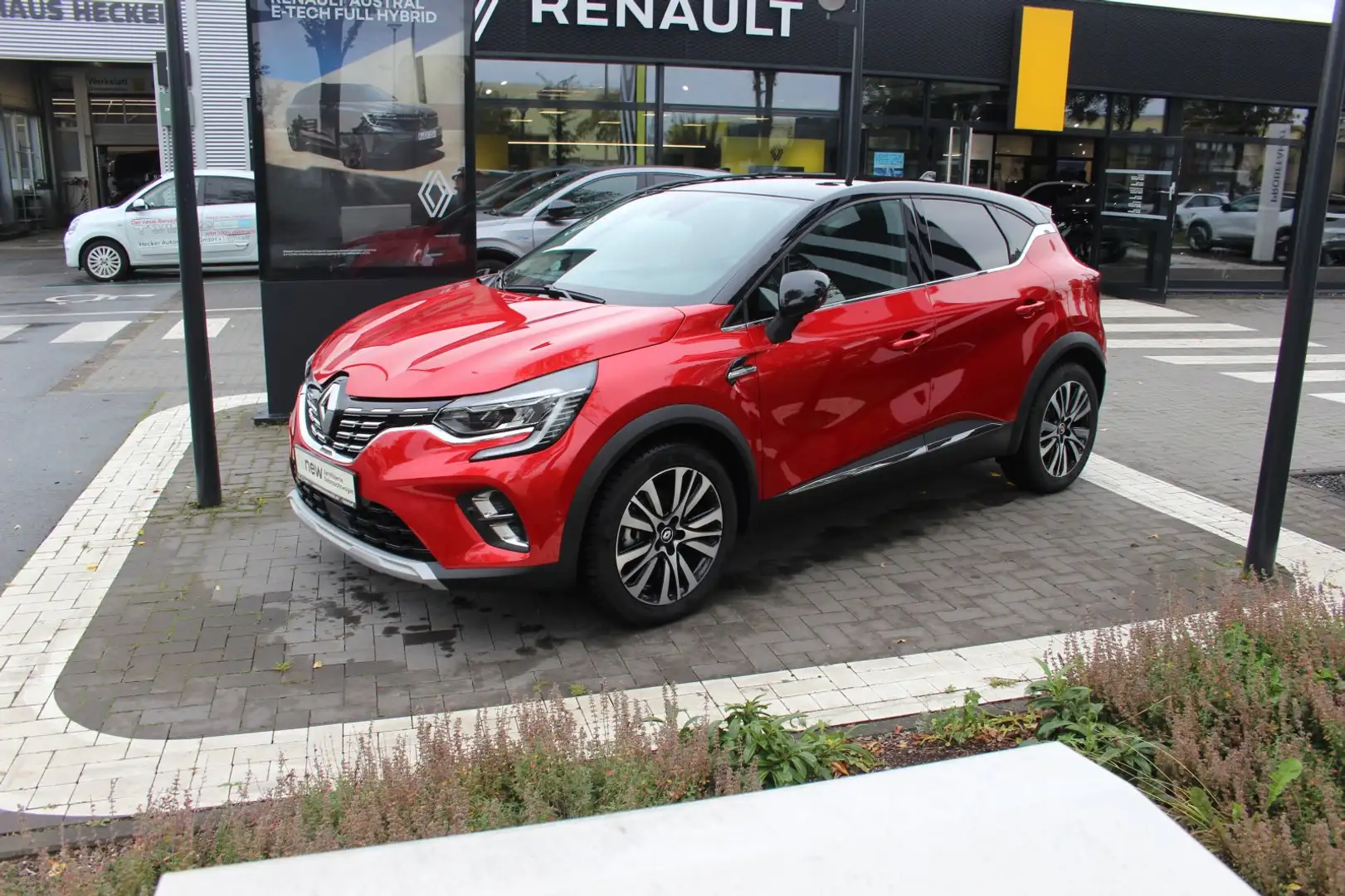 Renault Captur II 1.6 E-TECH Plug-in Hybrid Iconic*Leder*LED* Rot - 1