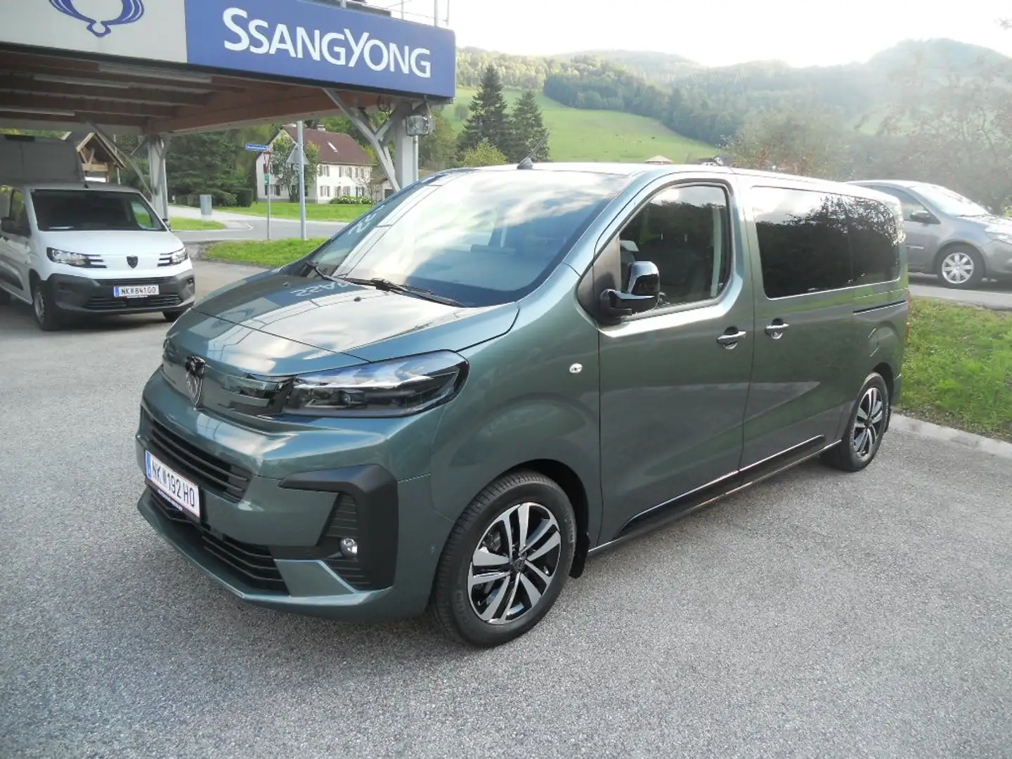 Peugeot Traveller Premium BlueHDi 180 Lang EAT8 Vert - 1