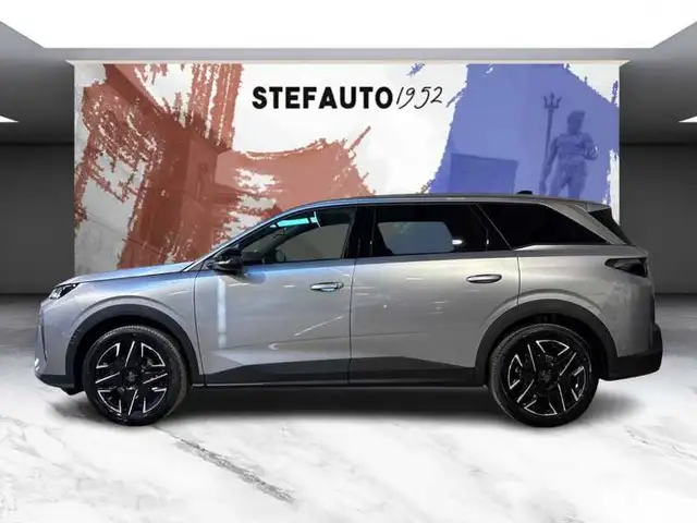 Peugeot 5008 view 3