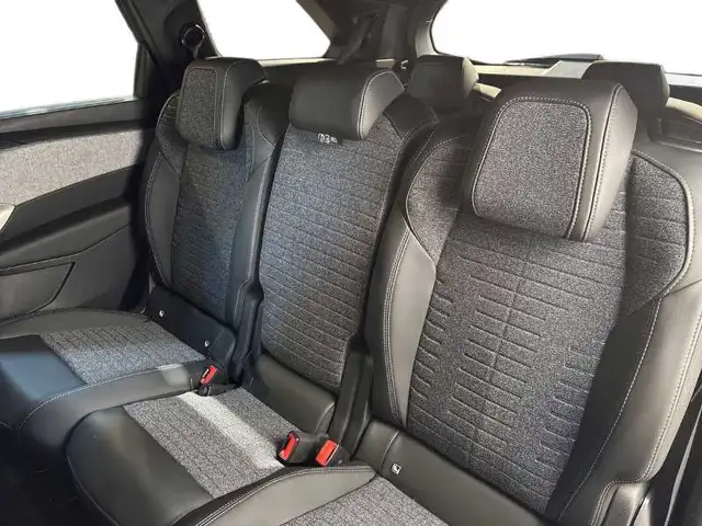 Peugeot 5008 view 9